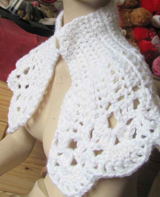 large image of art item: accessory – capelet white