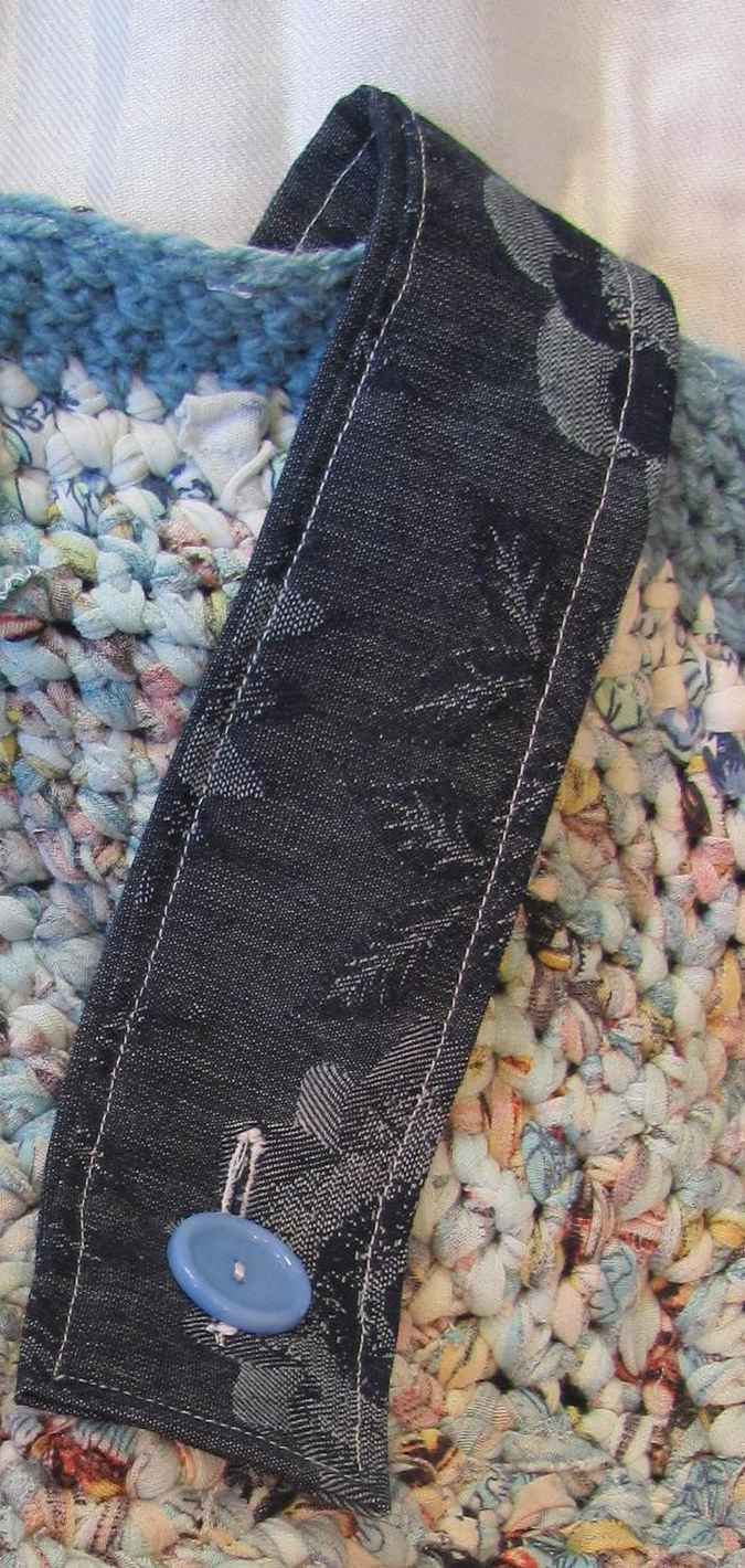 large image of art item: bag – button blue crochet disc
