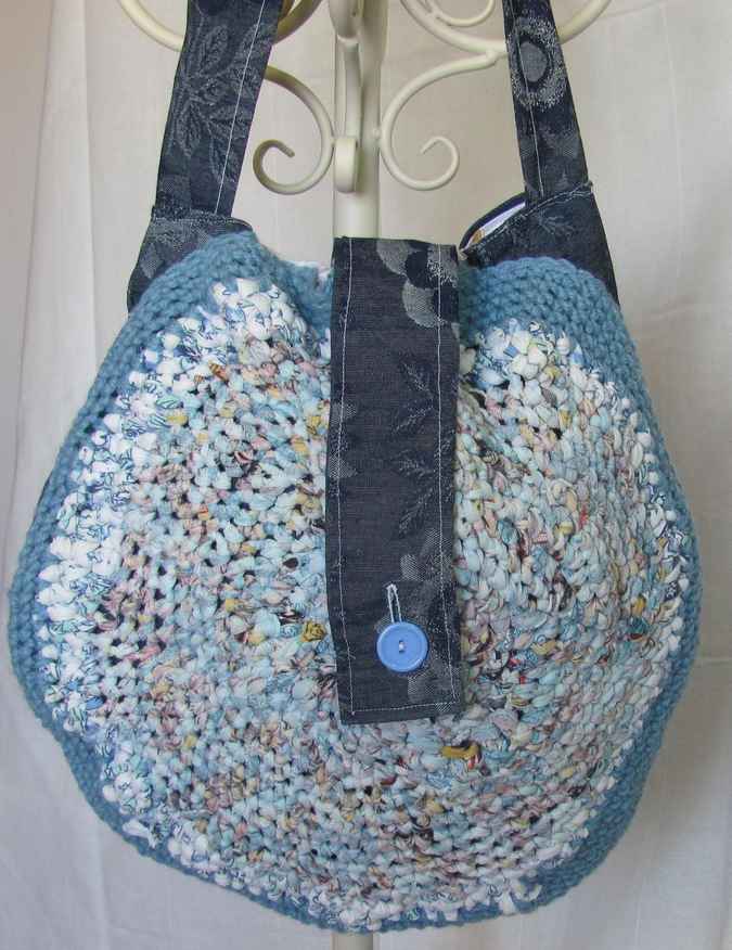 large image of art item: bag – button blue crochet disc
