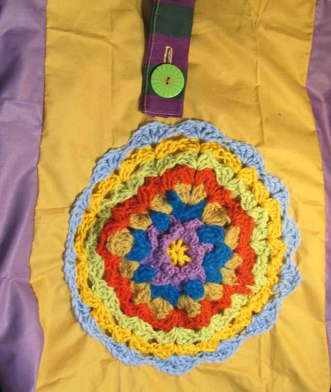 large image of art item: bag – button green circle crochet