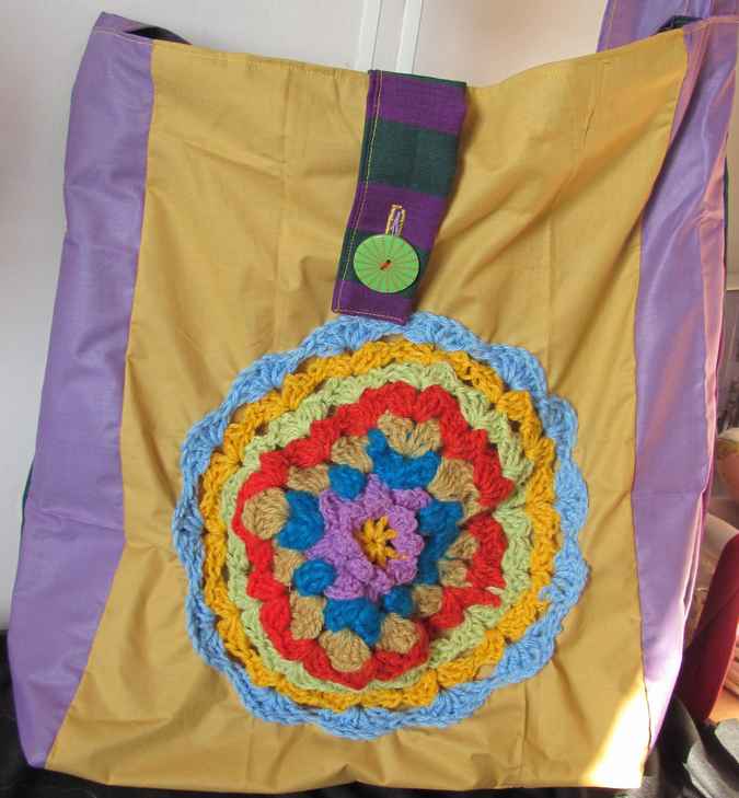 large image of art item: bag – button green circle crochet