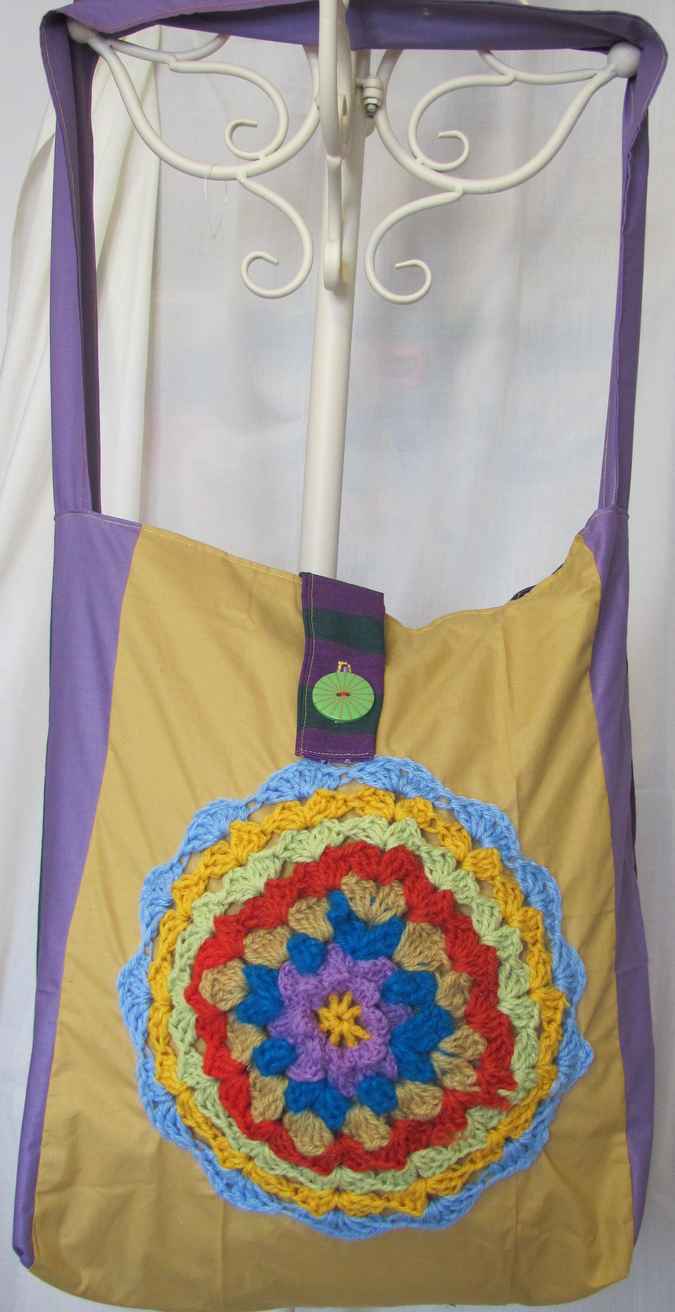 large image of art item: bag – button green circle crochet