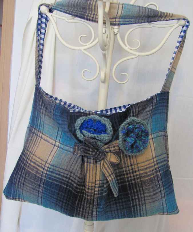 large image of art item: bag – checkered blue flowers crochet blue