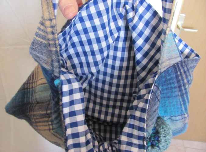 large image of art item: bag – checkered blue flowers crochet blue