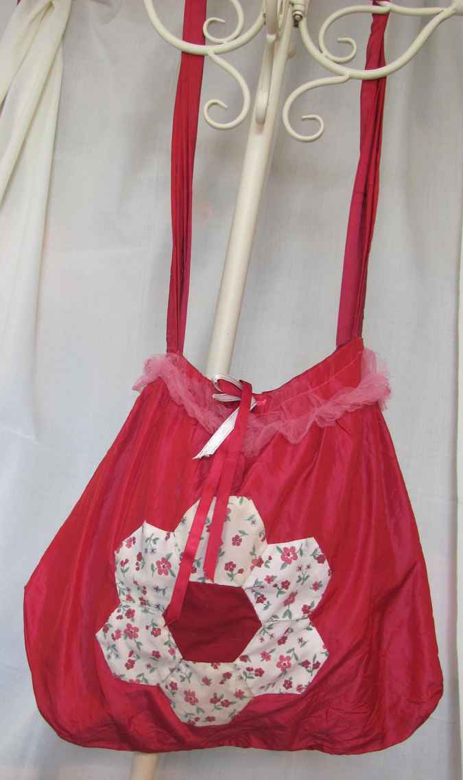 large image of art item: bag – crimson hexagons quiltwork