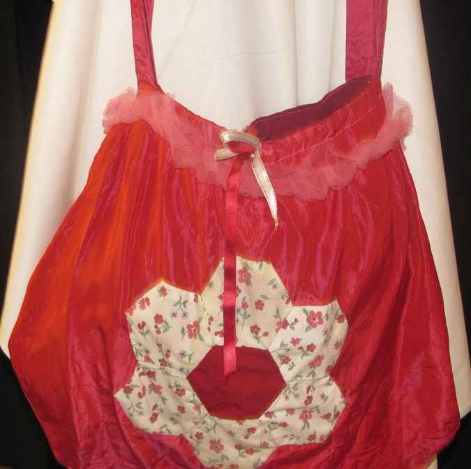 large image of art item: bag – crimson hexagons quiltwork