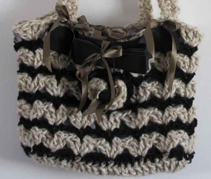 large image of art item: bag – crochet black and white