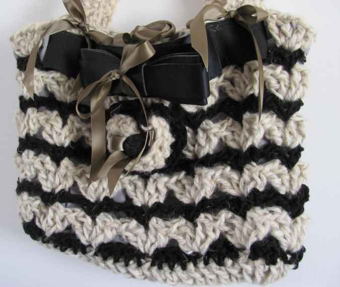large image of art item: bag – crochet black and white