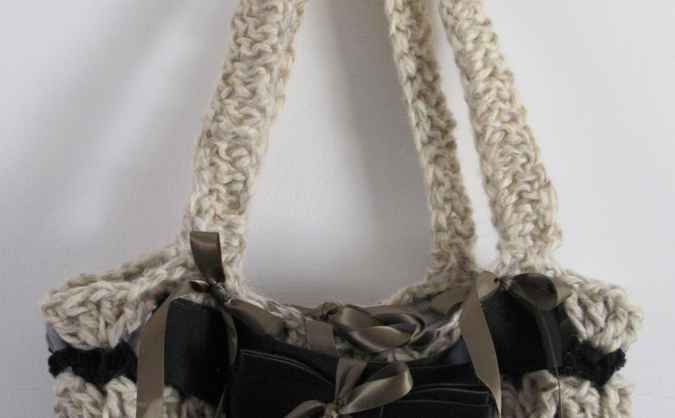 large image of art item: bag – crochet black and white