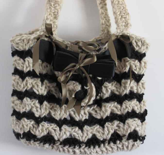 large image of art item: bag – crochet black and white