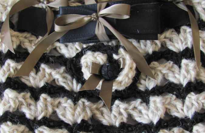 large image of art item: bag – crochet black and white