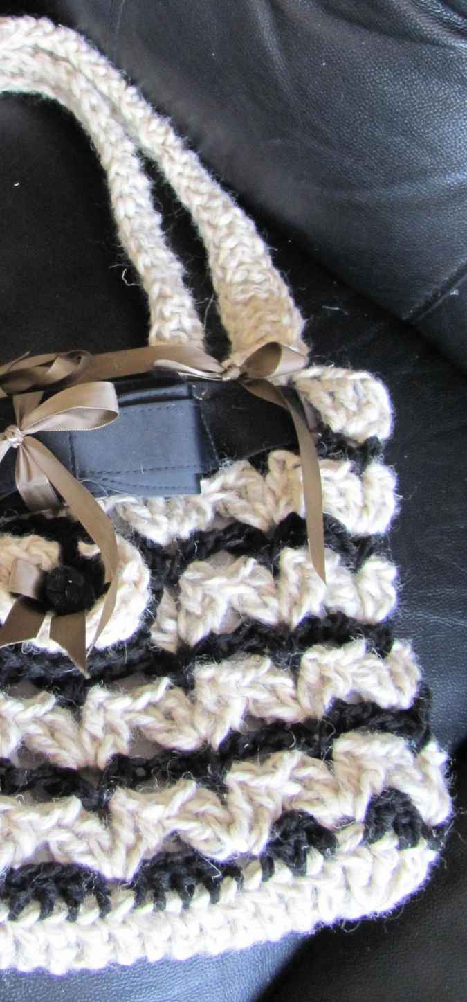 large image of art item: bag – crochet black and white