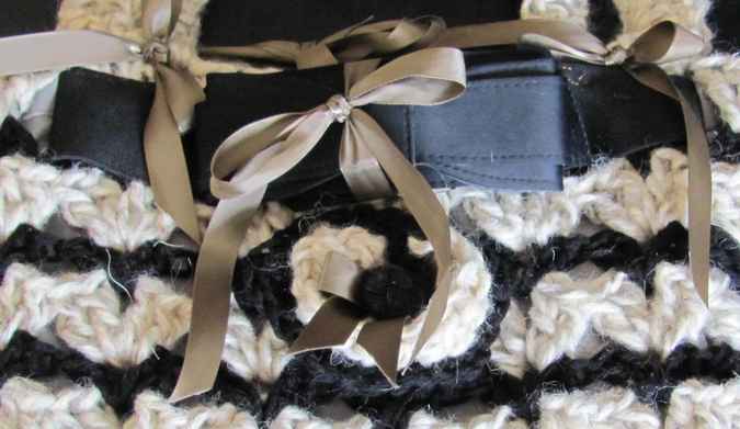 large image of art item: bag – crochet black and white