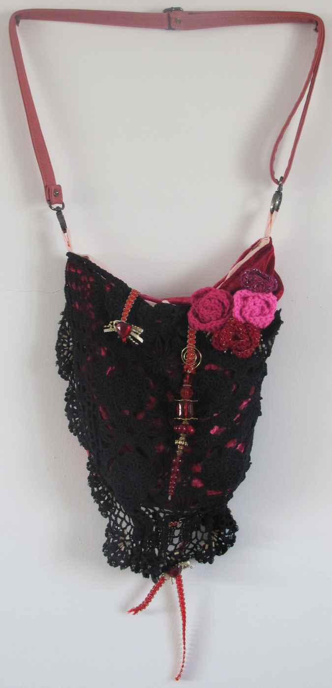 large image of art item: bag – crochet black with red roses