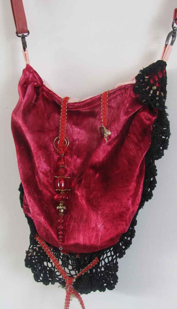 large image of art item: bag – crochet black with red roses