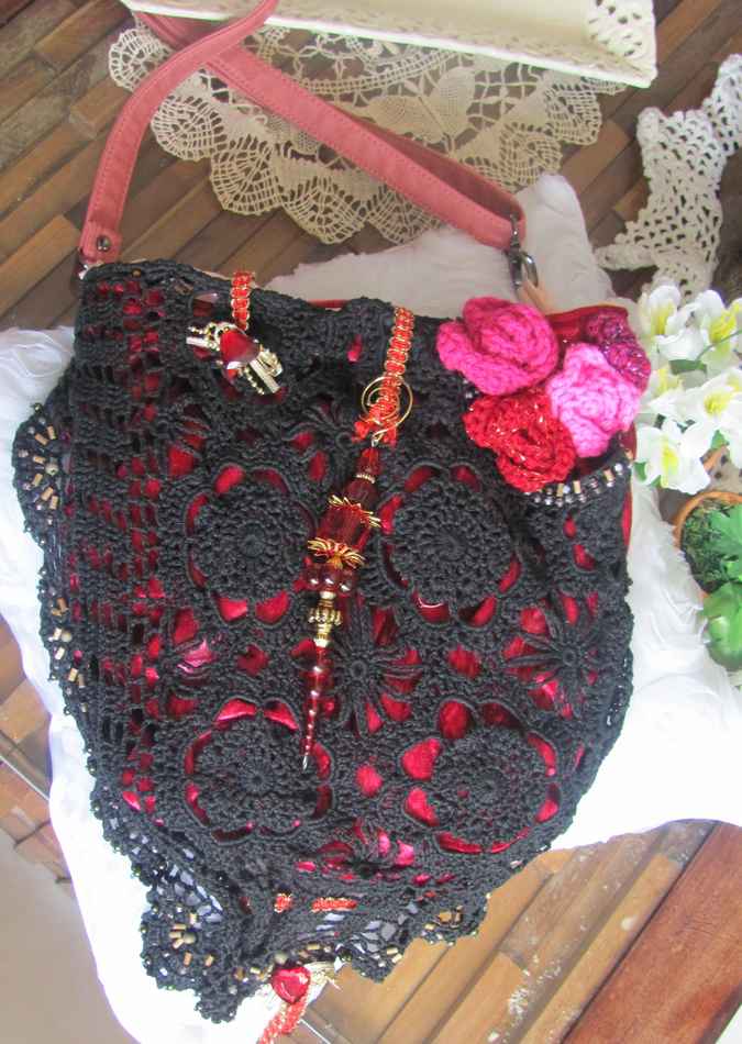 large image of art item: bag – crochet black with red roses