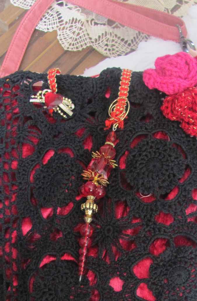large image of art item: bag – crochet black with red roses