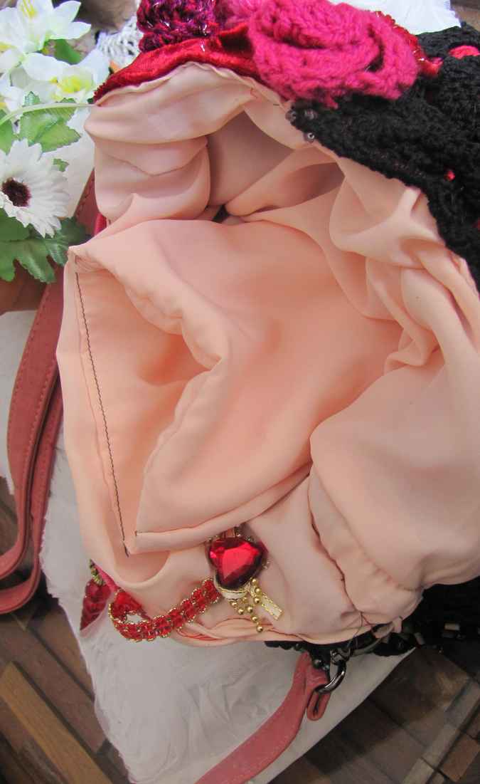 large image of art item: bag – crochet black with red roses