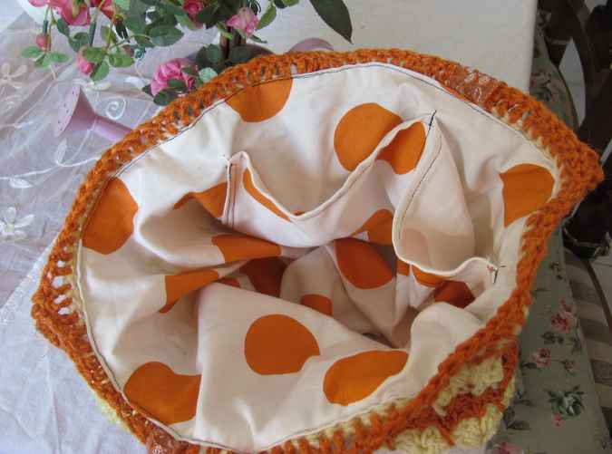 large image of art item: bag – crochet orange cream