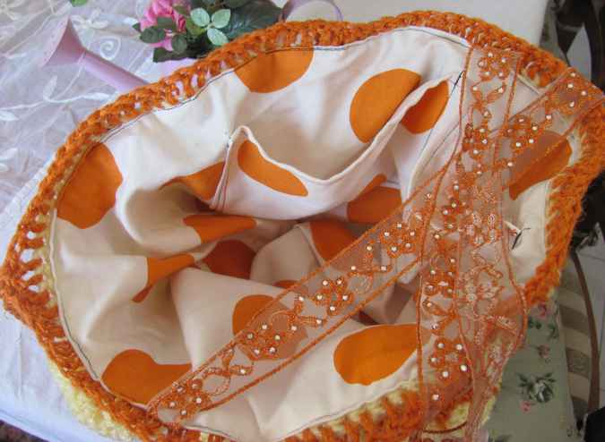 large image of art item: bag – crochet orange cream
