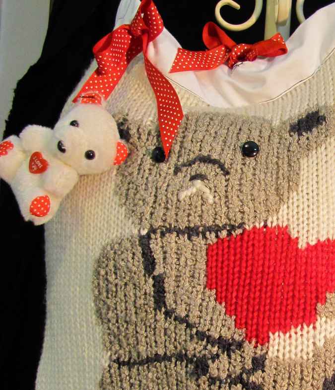 large image of art item: bag – white knitted teddy bear