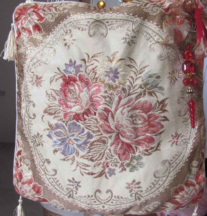 large image of art item: bag – embroidery flowers red blue