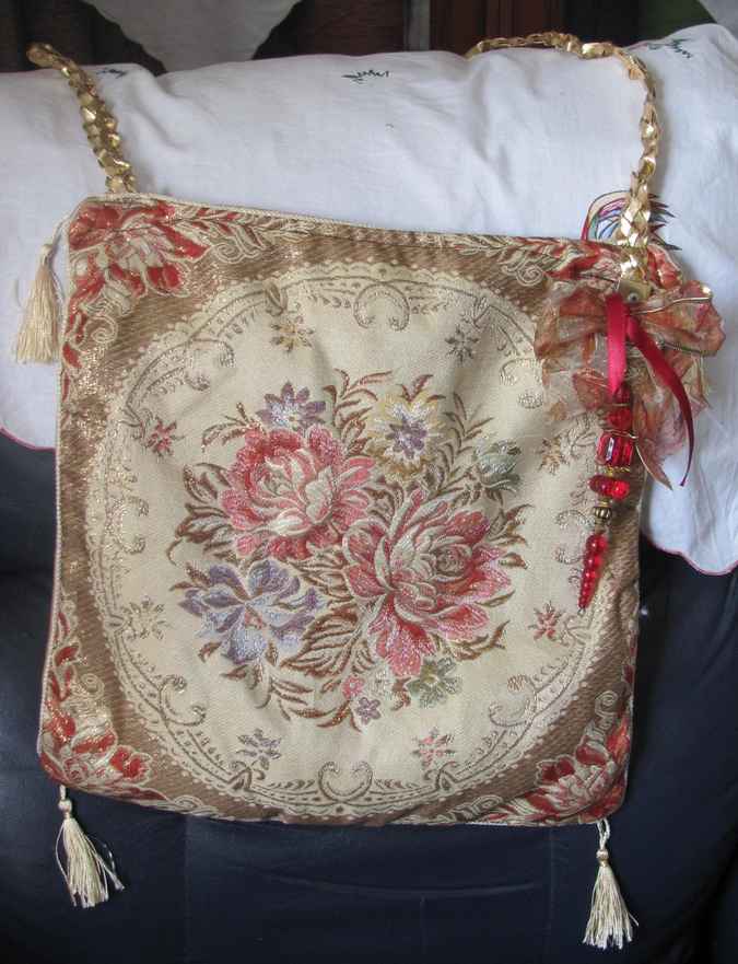 large image of art item: bag – embroidery flowers red blue