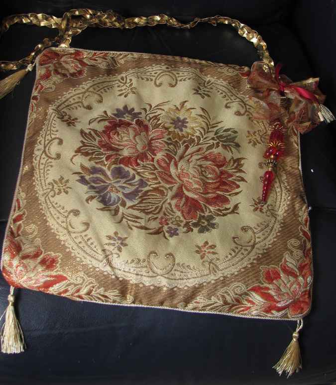 large image of art item: bag – embroidery flowers red blue