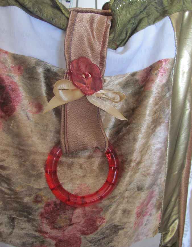 large image of art item: bag – gold red flower red ring