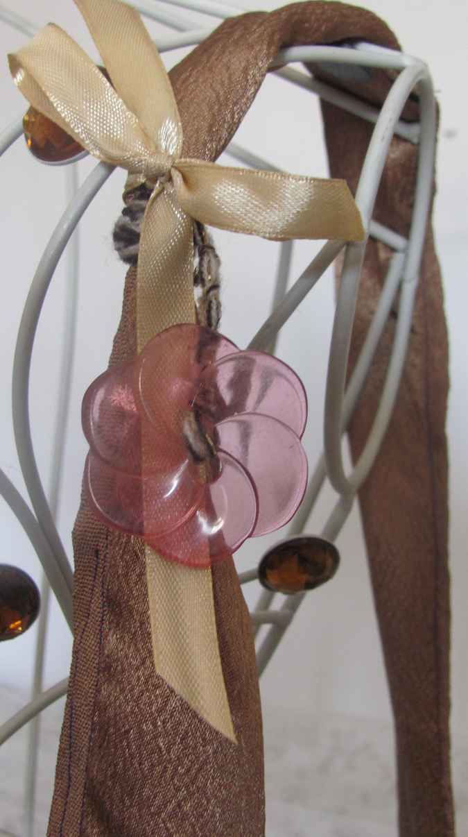 large image of art item: bag – gold red flower red ring