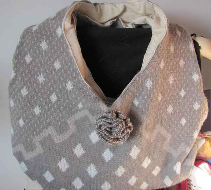 large image of art item: bag – gray diamonds white crochet flower