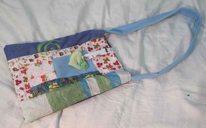 large image of art item: bag – heart green