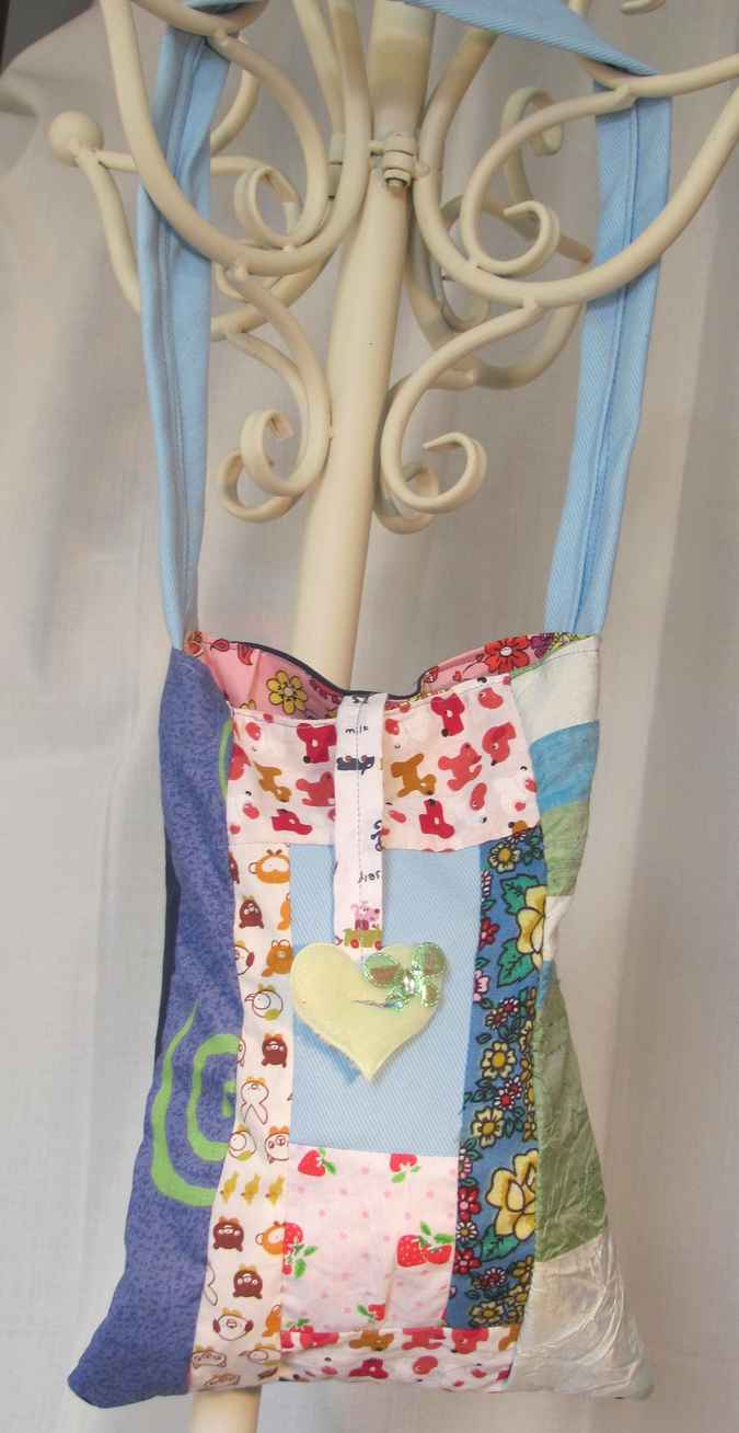 large image of art item: bag – heart green