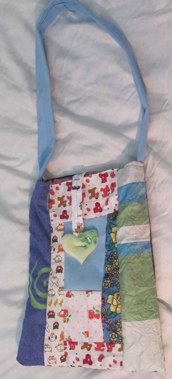 large image of art item: bag – heart green