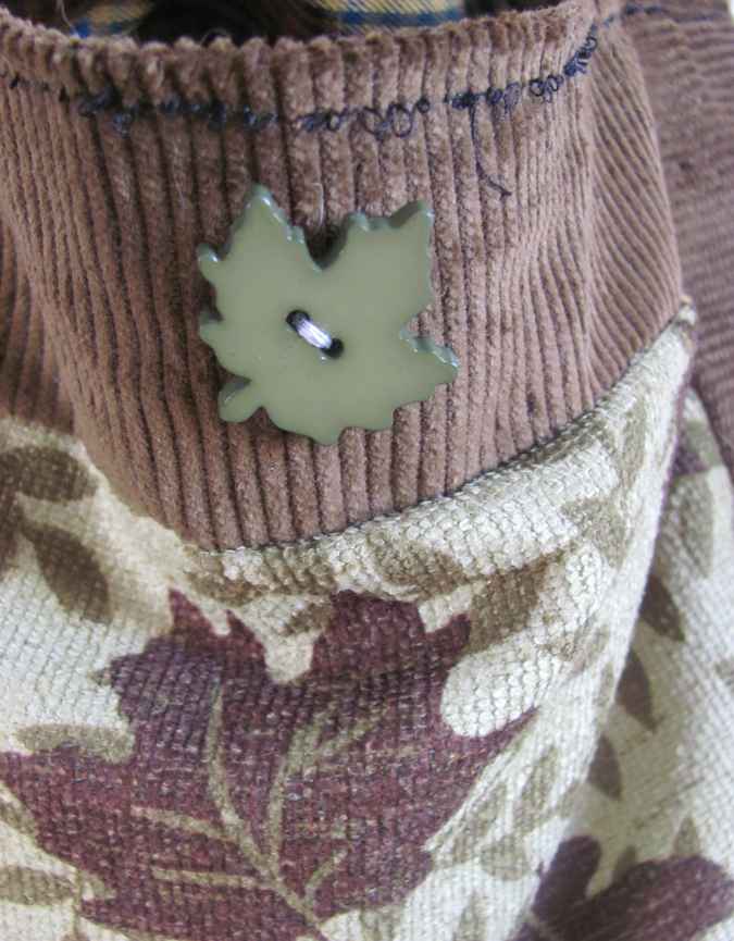 large image of art item: bag – khaki motif maple and oak leaves