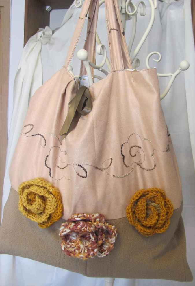 large image of art item: bag – peach flowers crochet