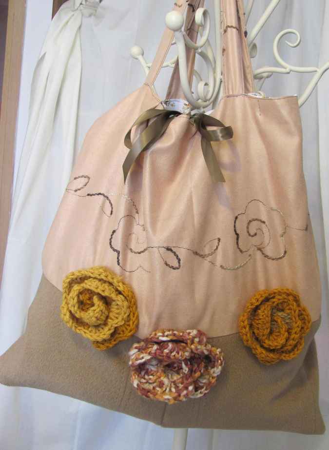 large image of art item: bag – peach flowers crochet