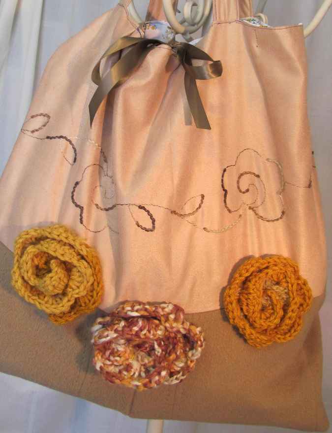 large image of art item: bag – peach flowers crochet