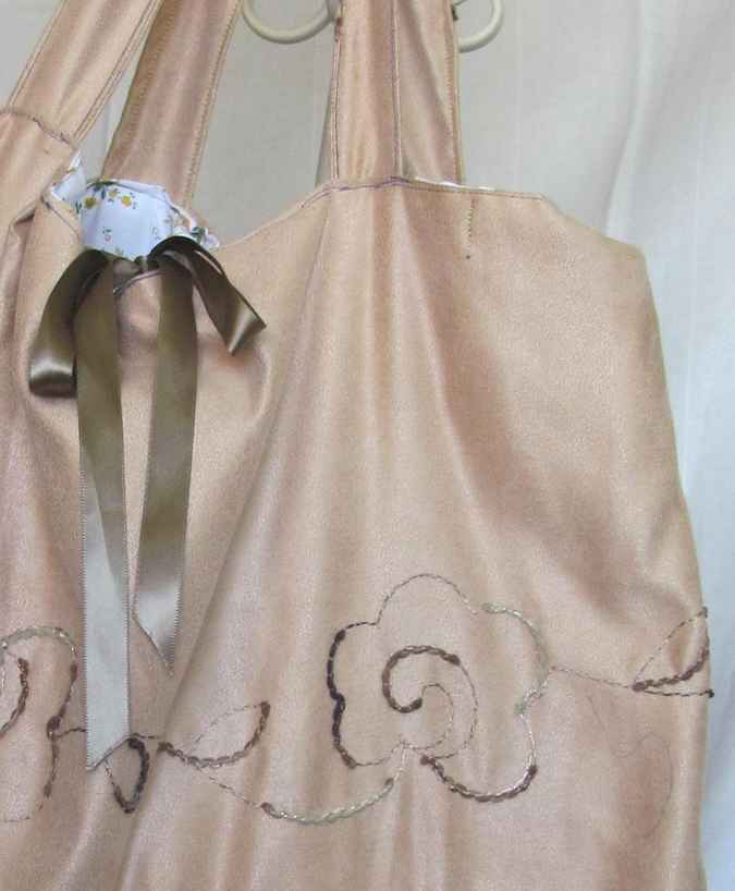 large image of art item: bag – peach flowers crochet
