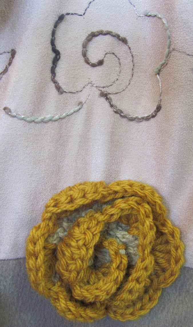 large image of art item: bag – peach flowers crochet