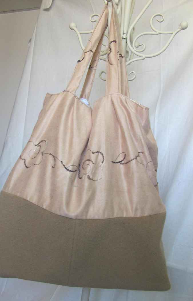 large image of art item: bag – peach flowers crochet