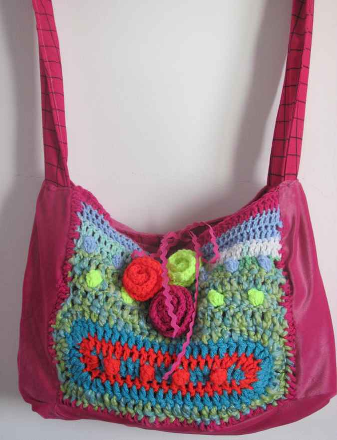 large image of art item: bag – pink with crochet