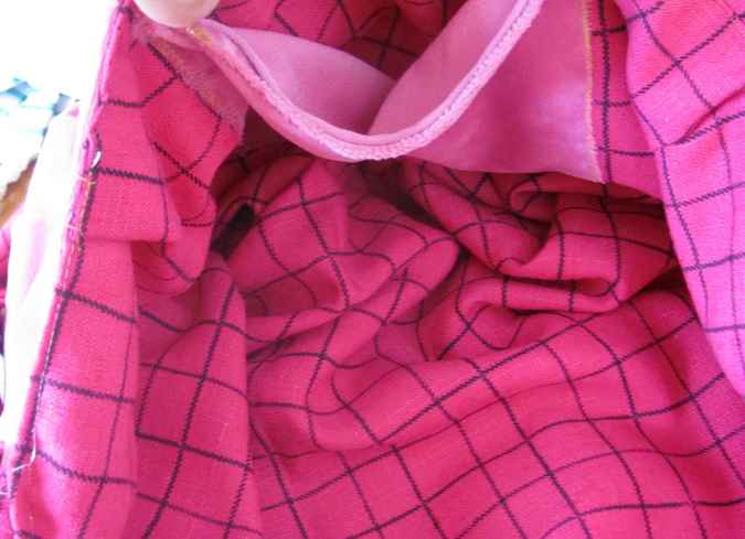 large image of art item: bag – pink with crochet