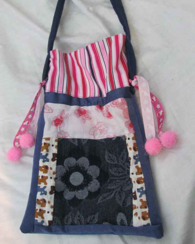 large image of art item: bag – ponpons pink