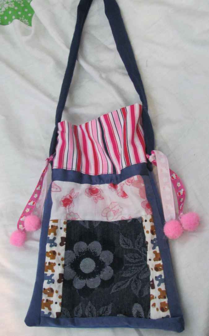 large image of art item: bag – ponpons pink
