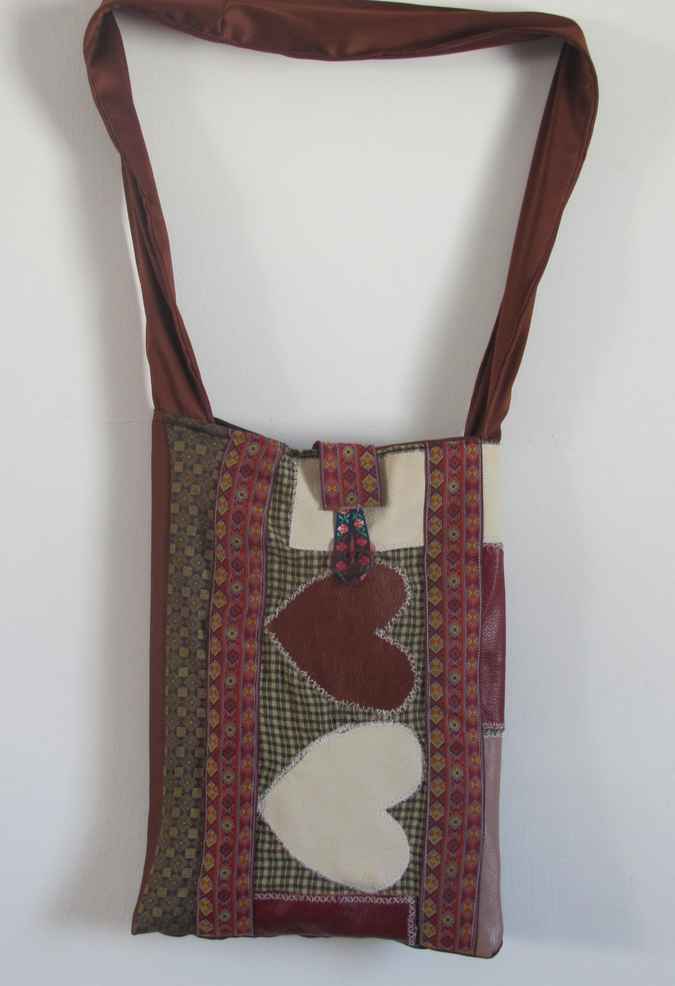 large image of art item: bag – quilt hearts crimson white checkered