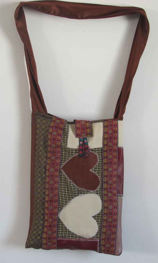 large image of art item: bag – quilt hearts crimson white checkered