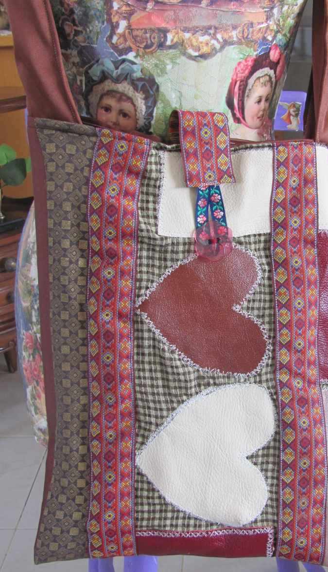 large image of art item: bag – quilt hearts crimson white checkered