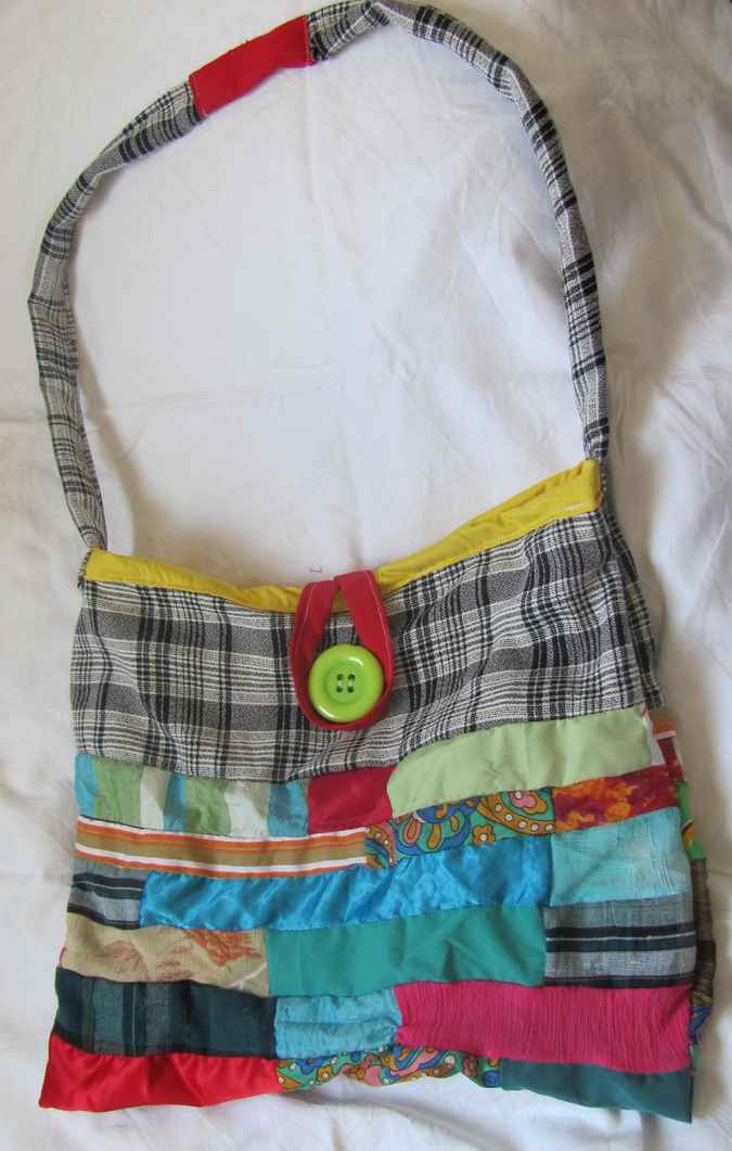 large image of art item: bag – quiltwork button green