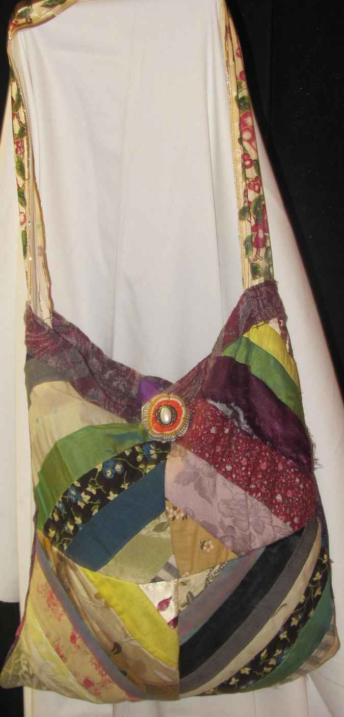 large image of art item: bag – quiltwork colorful with bead